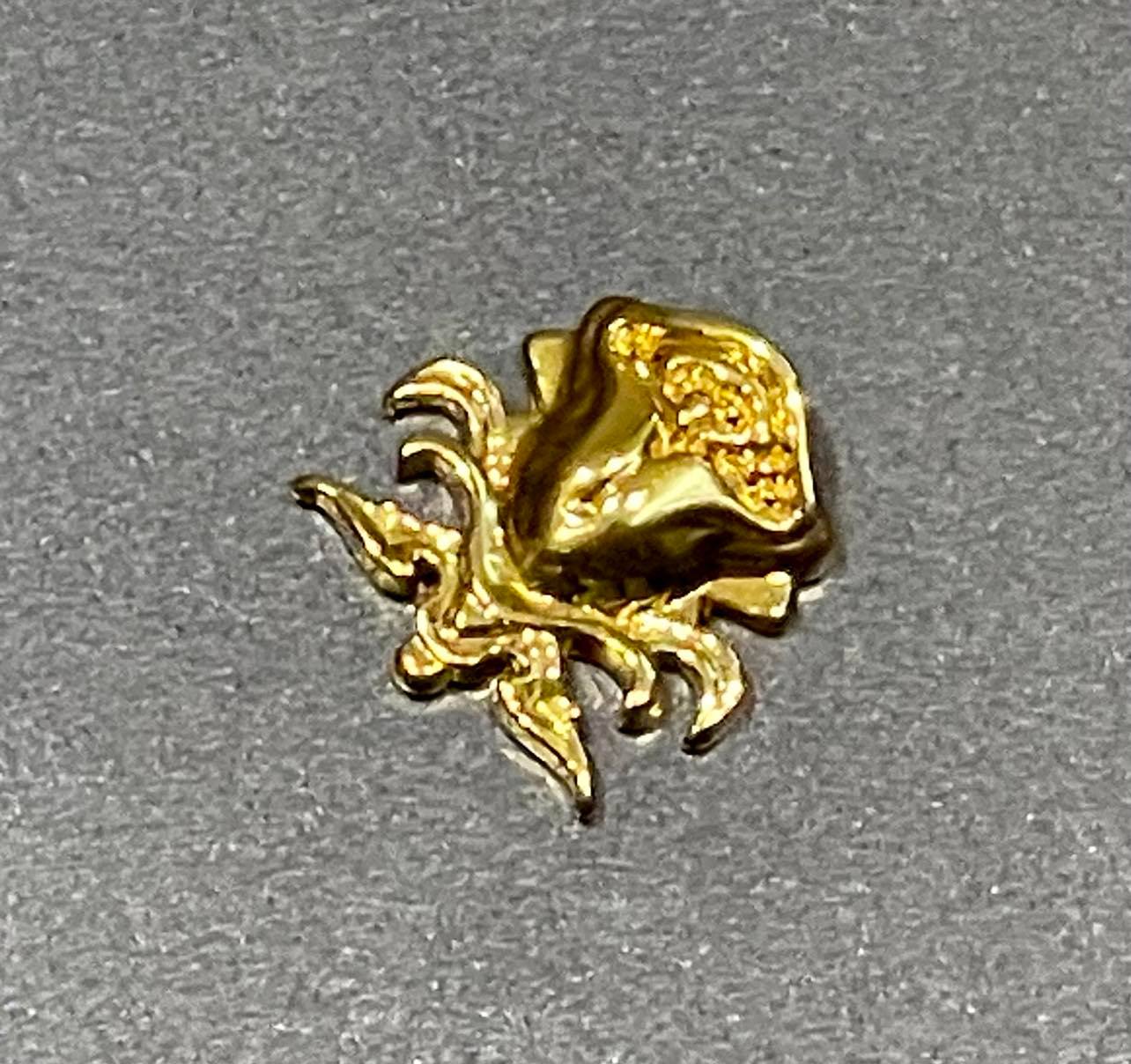 Rosa Crest Embellishment- Gold